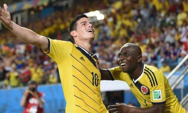  梅斯德比战万人空巷激情四射  