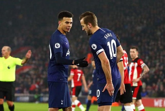  佛罗伦萨队长伤退，球队遭逆转跌至中游  